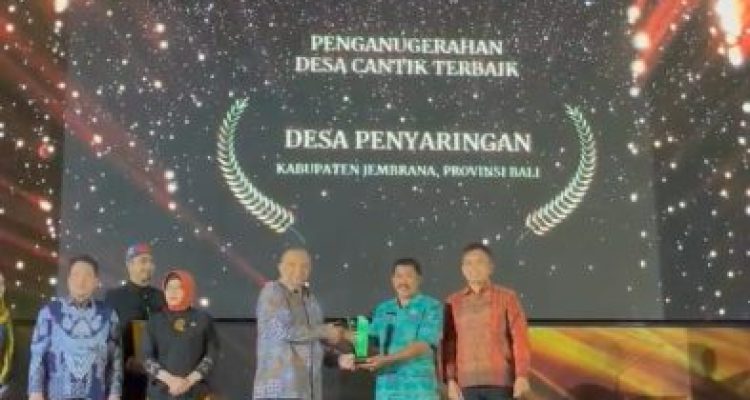 Ket poto: Wakil Bupati Jembrana I Gede Ngurah Patriana Krisna (Ipat) bersama Kepala Desa Penyaringan I Made Dresta di Jakarta, Jumat, 26 September. Ket poto: Wakil Bupati Jembrana I Gede Ngurah Patriana Krisna (Ipat) bersama Kepala Desa Penyaringan I Made Dresta di Jakarta, Jumat, 26 September.