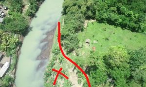 Ket poto: tanah timbul diduga penyebab banjir di Sungai Samblong