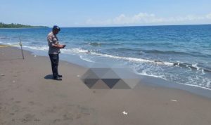 Ket poto: Jenazah seorang pria ditemukan terdampar di Pantai Gilimanuk