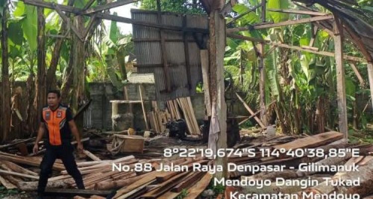 ket poto: Tempat usaha pengolahan kayu usai terbakar