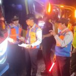 Ket poto: Petugas BPTD saat melakukan razia di Gilimanuk