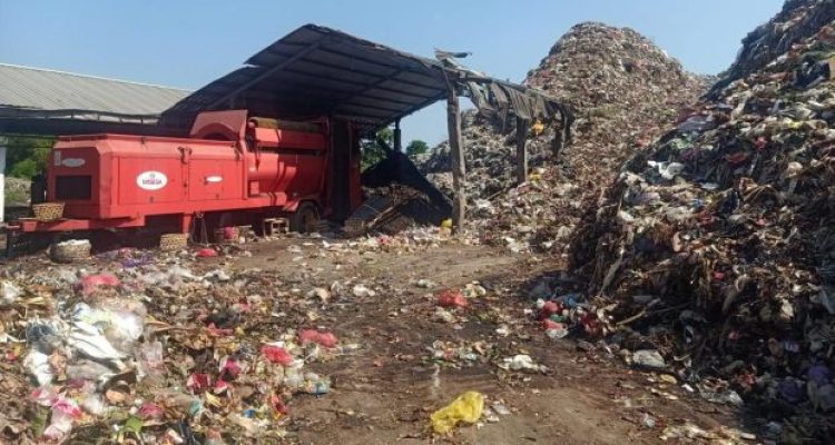 Ket poto: Kondisi mesin RDF milik PT Wisesa di TPA Peh yang akan di tarik kembali untuk perbaikan