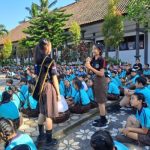 Ket poto: Siswa SMPN 5 Mendoyo mengikuti sosialisasi dari Dinas PPPA Jembrana