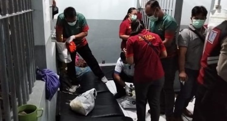 Petugas Gabungan sidaj ke ruangan blok narkoba di Rutan Negara Petugas Gabungan sidaj ke ruangan blok narkoba di Rutan Negara