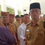 Ket poto: Kepala Desa se Kabupaten Banyuwangi unjuk rasa di Kantor DPRD Banyuwangi Ket poto: Kepala Desa se Kabupaten Banyuwangi unjuk rasa di Kantor DPRD Banyuwangi