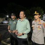 Ket poto: Bupati Kembang Hartawan didampingi Kapolres Jembrana AKBP AKBP Kadek Citra Dewi Suparwati, Dandim 1617/Jembrana Letkol Inf Sy Ghafur Thalib serta Kasat Pol PP dan Kaban Kesbangpol Jembrana menekankan pentingnya makna Bendera Merah Putih bagi bangsa Indonesia, Rabu (19/11).