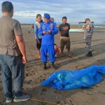 Ket poto: Mayat Mr X dievakuasi tim gabungan di Pesisir Pengambengan Ket poto: Mayat Mr X dievakuasi tim gabungan di Pesisir Pengambengan