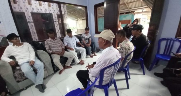 Ket poto: PT Klin klarifikasi atas tudingan pencemaran nama baik di sektretariat salah satu LSM di Desa Pengambengan