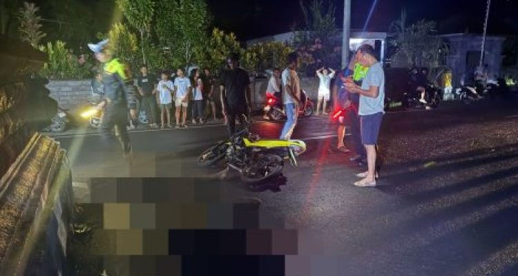 Ket poto: Kondisi korban setelah menabrak tugu buaya di Desa Delodberawah
