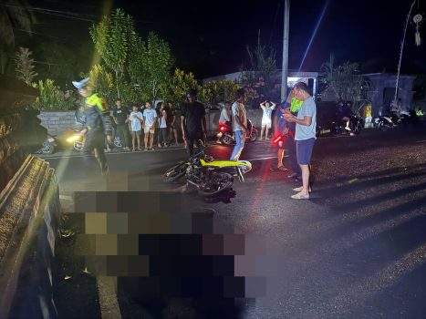 Ket poto: Kondisi korban setelah menabrak tugu buaya di Desa Delodberawah