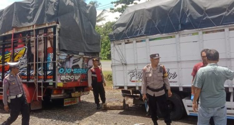 Ket poto: Truk yang dibantu korban