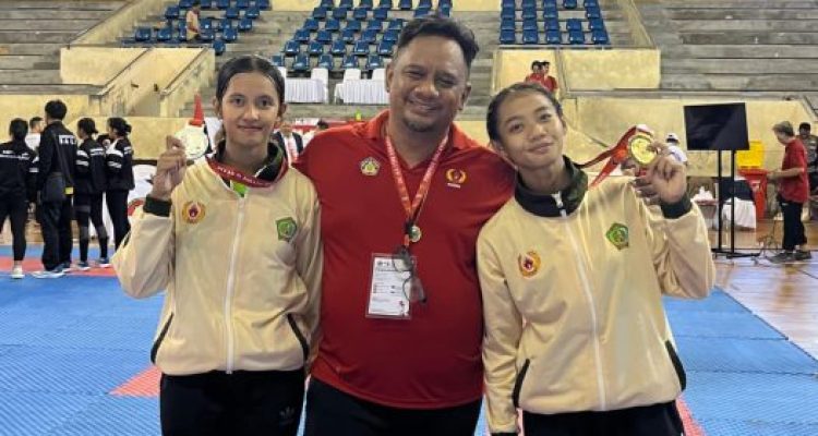 Keterangan foto : Ni Made Dwi Kartika Apriyanti sebelah kiri Keterangan foto : Ni Made Dwi Kartika Apriyanti sebelah kiri