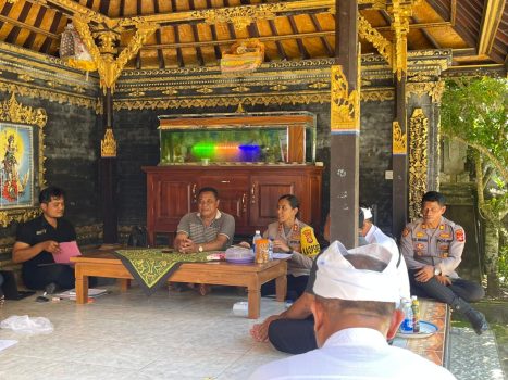 Ket poto: Kapolres Jembrana AKBP Kadek Citra Dewi Suparwati mengadakan pertemuan persiapan lomba Mekepung Bhayangkara Cup 2026 digelar di rumah Ketua Sekha Mekepung Blok Barat, I Made Mara
