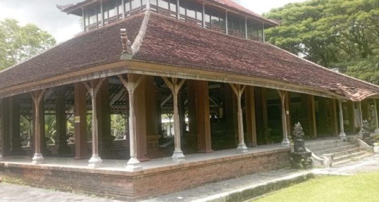 Ket poto: Bangunan wantilan di Pura Agung Jagatnatha