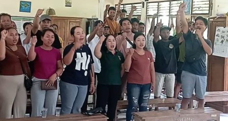 Ket poto: Orang tua murid di SDN 5 Batuagung