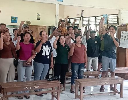 Ket poto: Orang tua murid di SDN 5 Batuagung