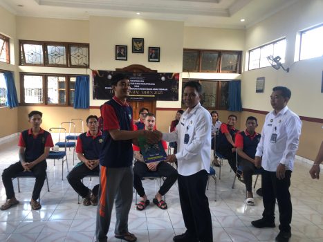 Ket poto: Salah satu WBP Rutan Negara terima remisi