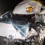 Kondisi mobil travel usai tabrak truk parkir di Desa Yehembang Kangin Kondisi mobil travel usai tabrak truk parkir di Desa Yehembang Kangin