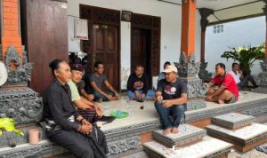 Ket poto: Suasana di rumah duka di Banjar Kaleran Kauh, Desa Yehembang, Kecamatan Mendoyo Ket poto: Suasana di rumah duka di Banjar Kaleran Kauh, Desa Yehembang, Kecamatan Mendoyo