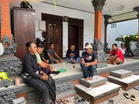 Ket poto: Suasana di rumah duka di Banjar Kaleran Kauh, Desa Yehembang, Kecamatan Mendoyo
