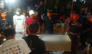 Ket poto: Jenazah mahasiswa yang magang di Malaysia tiba di rumah duka Ket poto: Jenazah mahasiswa yang magang di Malaysia tiba di rumah duka