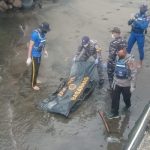 Ket poto: Tim Gabungan evakuasi jenazah yang diduga korban KMP Tunu Pratama Jaya