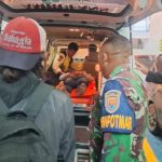 Ket poto: Korban dievakuasi dari kapal menuju Puskesmas Gilimanuk