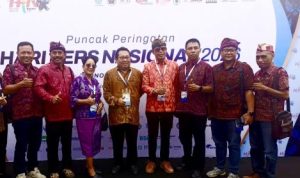 Ket Foto : Sebagian delegasi HPN 2026 dari SMSI Bali berfoto bersama Ketua Umum SMSI, Firdaus dan ketua DPRD Jembrana, Ni Made Sri Sutharmi. Ket Foto : Sebagian delegasi HPN 2026 dari SMSI Bali berfoto bersama Ketua Umum SMSI, Firdaus dan ketua DPRD Jembrana, Ni Made Sri Sutharmi.