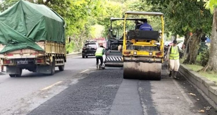 Ket poto: Situasi pengerjaan jalan Denpasar Gilimanuk di Kecamatan Melaya