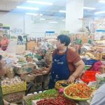 Ket poto: Pedagang bahan pokok di Pasar Umum Negara