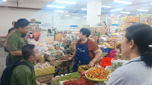 Ket poto: Pedagang bahan pokok di Pasar Umum Negara