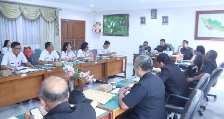 Ket poto: Komisi III DPRD Kabupaten Jembrana menggelar rapat kerja bersama manajemen RSU Negara