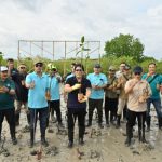 Ket poto: Wakil Gubernur Bali I Nyoman Giri Prasta menghadiri 'Aksi Tanam 1.000 Mangrove' yang diselenggarakan Serikat Media Siber Indonesia (SMSI) Provinsi Bali di Arboretum Park, Tahura Ngurah Rai, Denpasar, Senin, 9 Maret 2026.