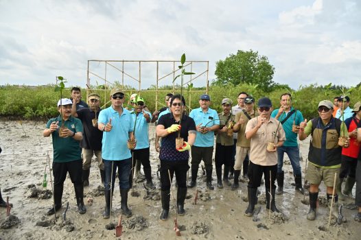 Ket poto: Wakil Gubernur Bali I Nyoman Giri Prasta menghadiri 'Aksi Tanam 1.000 Mangrove' yang diselenggarakan Serikat Media Siber Indonesia (SMSI) Provinsi Bali di Arboretum Park, Tahura Ngurah Rai, Denpasar, Senin, 9 Maret 2026.