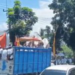 Ket poto: Iring-iringan melasti ditengah jalur pada arus mudik di Kecamatan Melaya