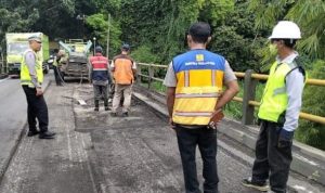Ket poto: Perbaikan jalan Denpasar Gilimanuk menjelah arus mudik
