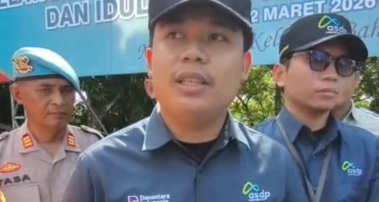 Ket poto: Staf operasional pelabuhan, Hizkya