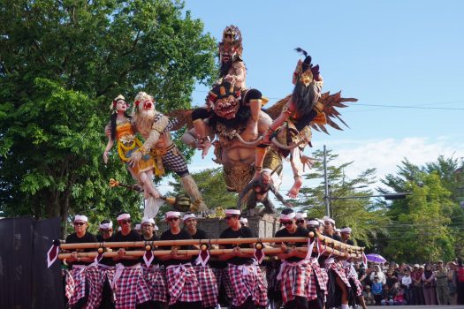 Ket poto: Salah satu Ogoh-ogoh yang ikut parade di Depan Kantor Bupati Jembrana