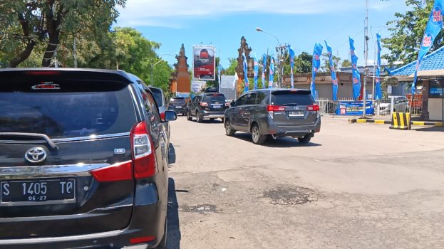 Ket poto: Situasi kedatangan wisdom di pintu masuk Bali