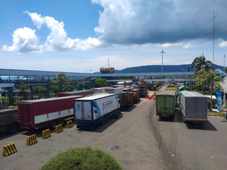 Ket poto: antrean truk di Pelabuhan Gilimanuk