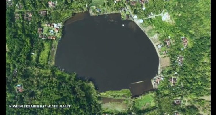 Ket Poto: Captur Danau Yeh Melet dari atas