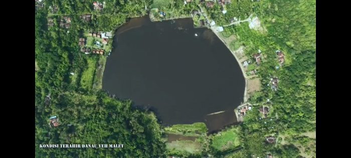 Ket Poto: Captur Danau Yeh Melet dari atas