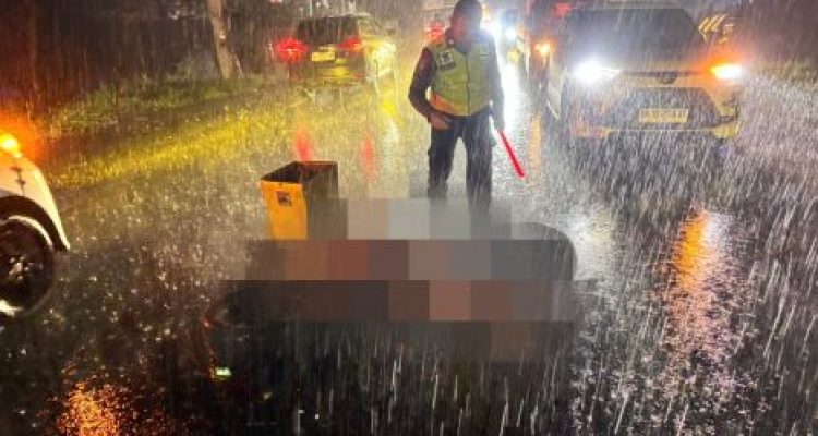 Ket poto: Kondisi korban usai terlintas truk kontainer