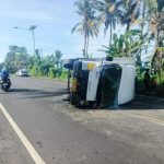 Ket poto: kondisi truk bok terguling di Pekutatan