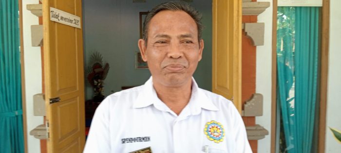 Ket poto: Kepala SMPN 4 Mendoyo, I Ketut Suyasa