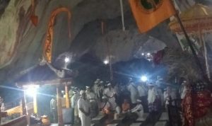 Ket poto: Pura Goa Giri Putri di Nusa Penida, Klungkung, Bali