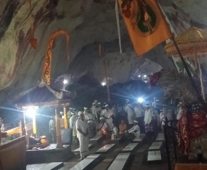 Ket poto: Pura Goa Giri Putri di Nusa Penida, Klungkung, Bali
