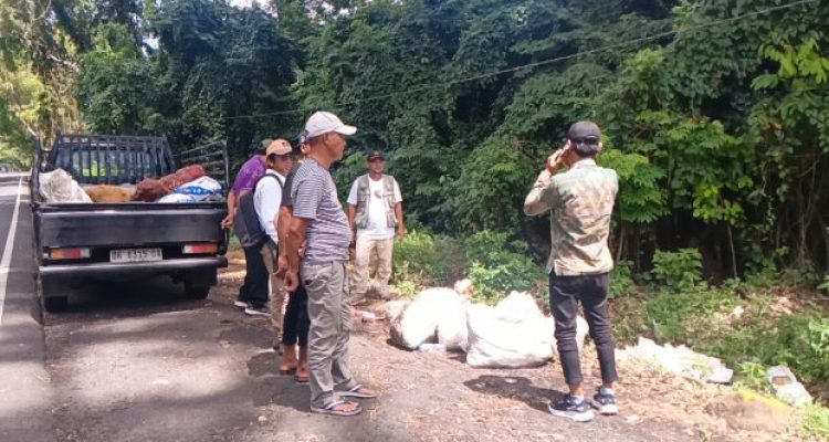 Ket poto: Sopir pikap terciduk saat buang sampah di hutan TNBB Gilimanuk