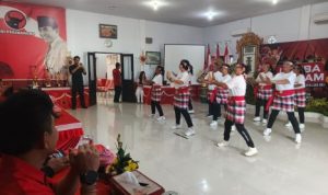 Ket Poto: Puluhan lanjut usia (lansia) tampak kompak dan energetik mengikuti Lomba Senam Nangun Sat Kerthi Loka Bali Ket Poto: Puluhan lanjut usia (lansia) tampak kompak dan energetik mengikuti Lomba Senam Nangun Sat Kerthi Loka Bali