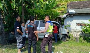 Ket Poto: Kondisi mobil ambulance usai tabrak pagar rumah warga di Kecamatan Melaya